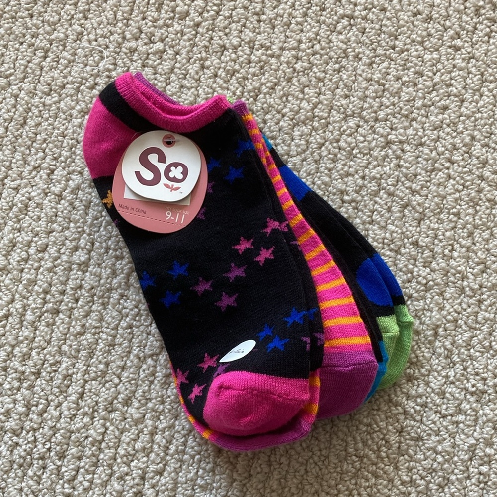 So Women’s Socks Bundle Four Pairs Patterned Sock Sizes 9-11 Shoe Sizes 5-11 NWT